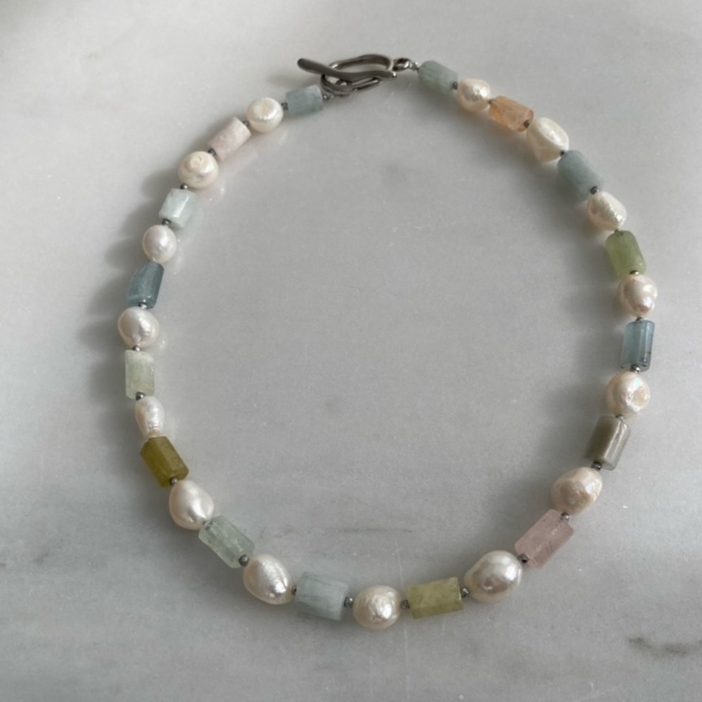 Gemstone pearl necklace